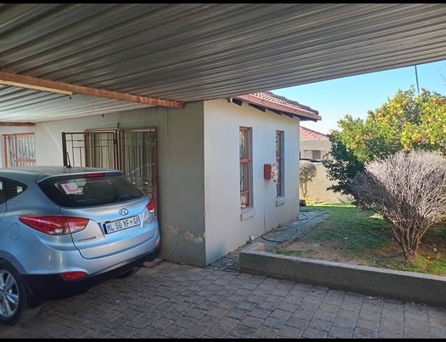 3 BEDROOM FREEHOLD FOR SALE IN COSMO CITY